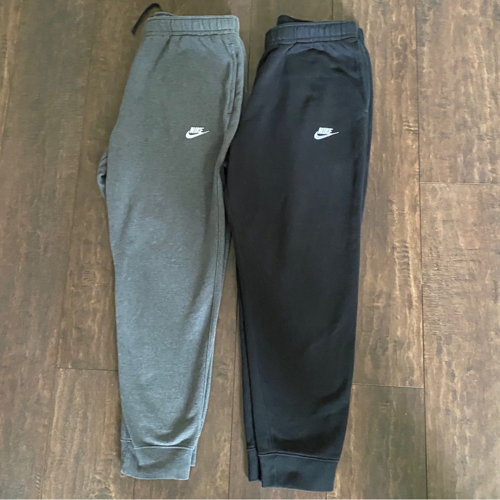 2 NIKE Men’s Joggers
